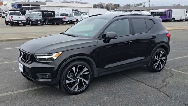 Used 2019 Volvo XC40 T5 R-Design image 2