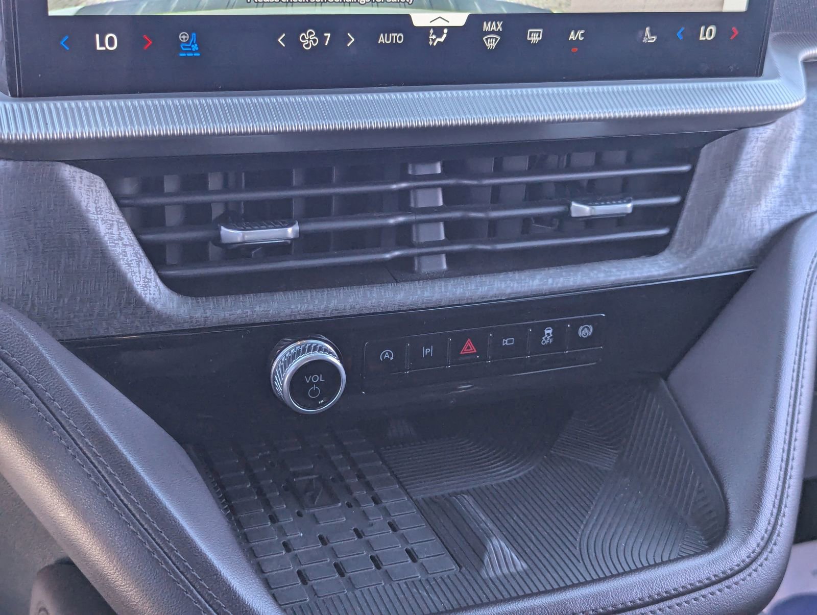 Certified 2025 Ford Explorer Platinum w/ LUX Leather Package image 24