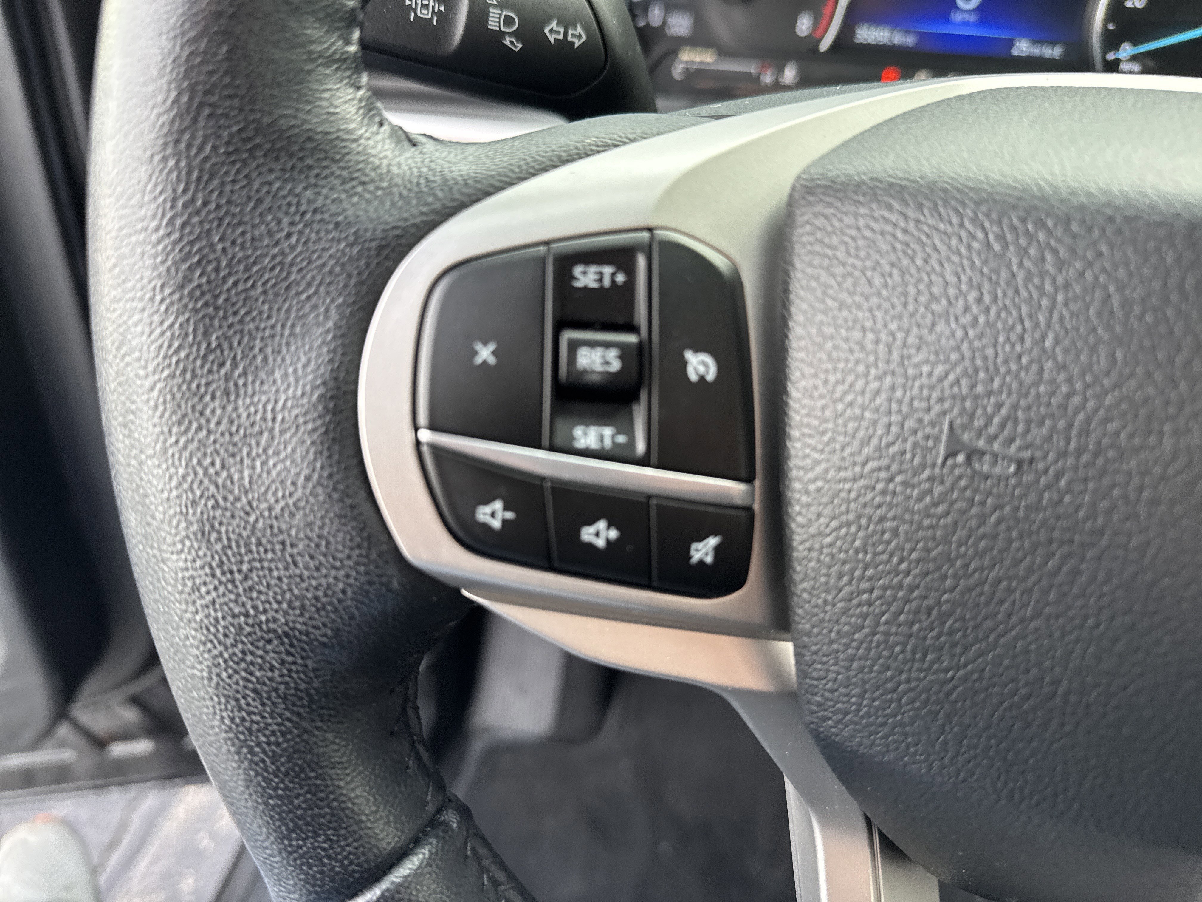 Certified 2022 Ford Explorer XLT w/ Equipment Group 202A image 35