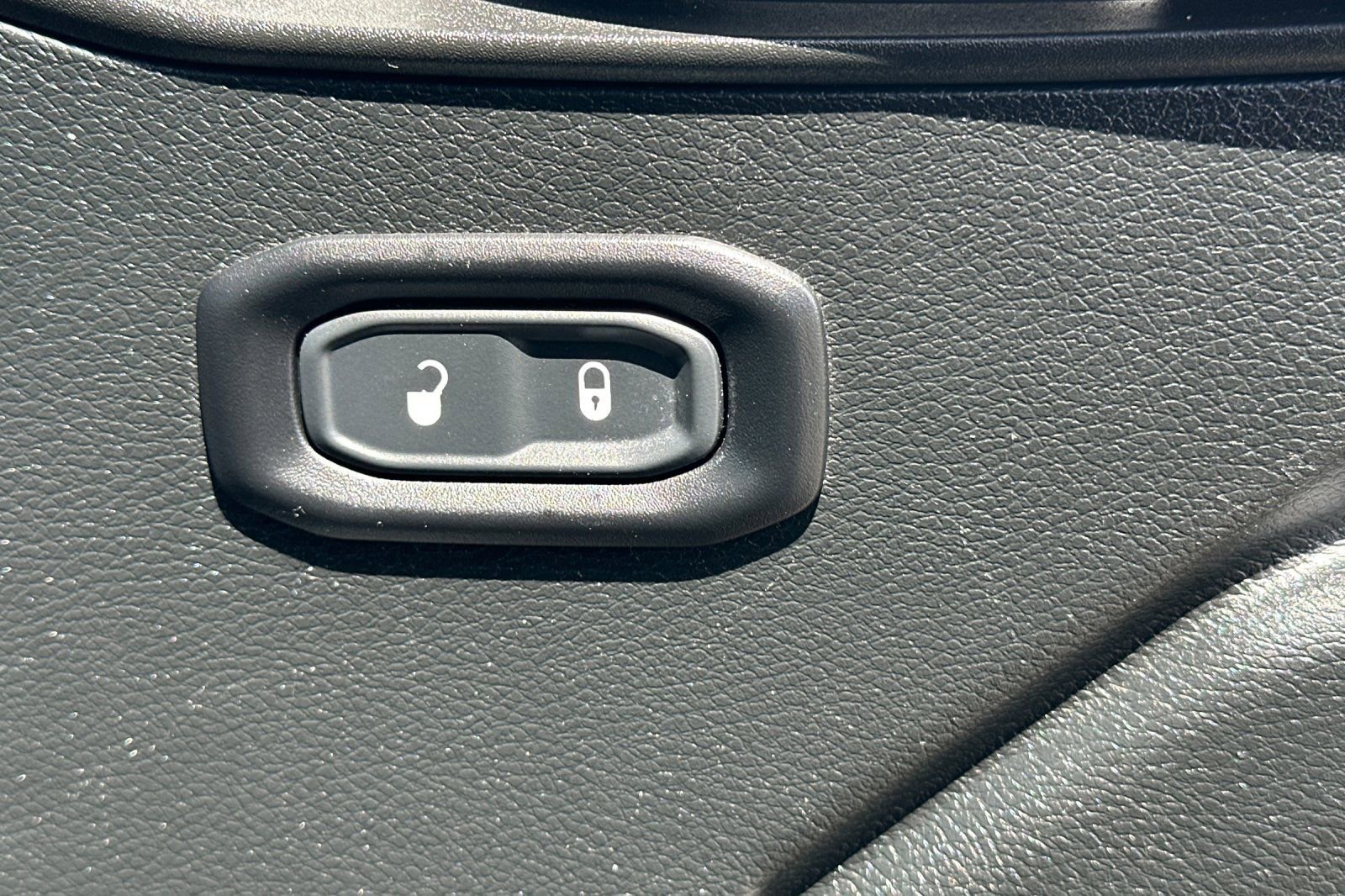 Used 2020 Jeep Wrangler Unlimited Sport S AWD/4WD image 22