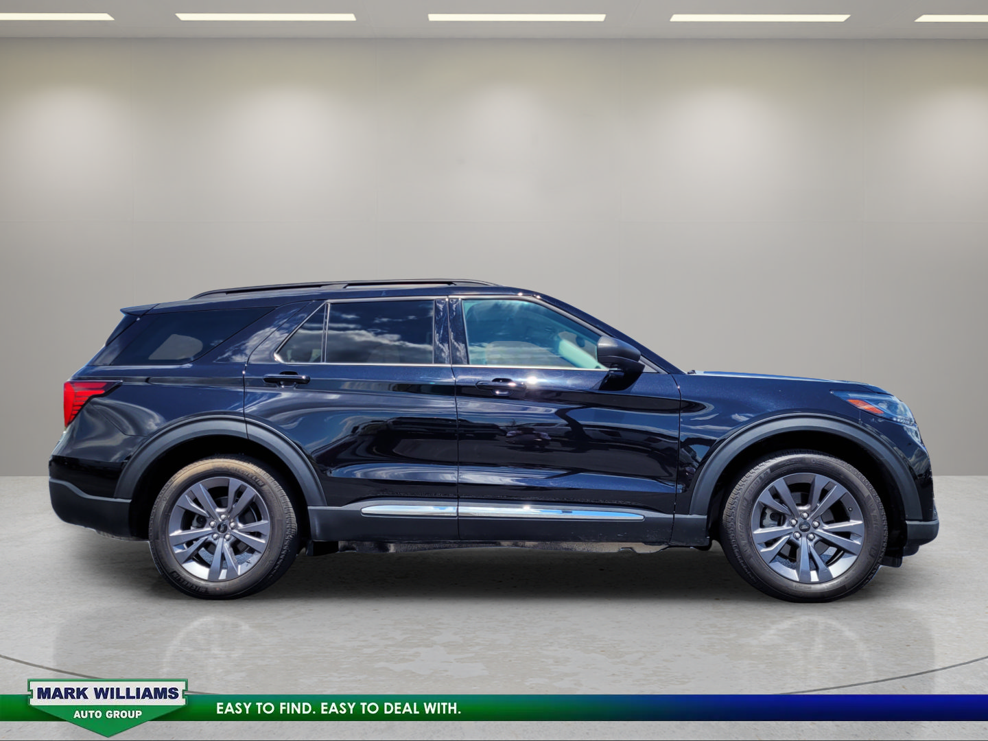 Certified 2025 Ford Explorer Active w/ Active Comfort Package AWD/4WD image 2