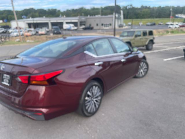 Used 2025 Nissan Altima 2.5 SV FWD image 3