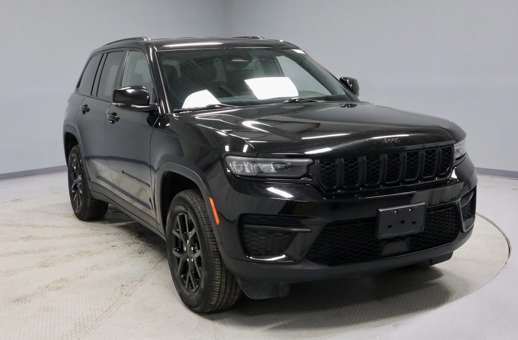 Used 2024 Jeep Grand Cherokee Altitude image 7