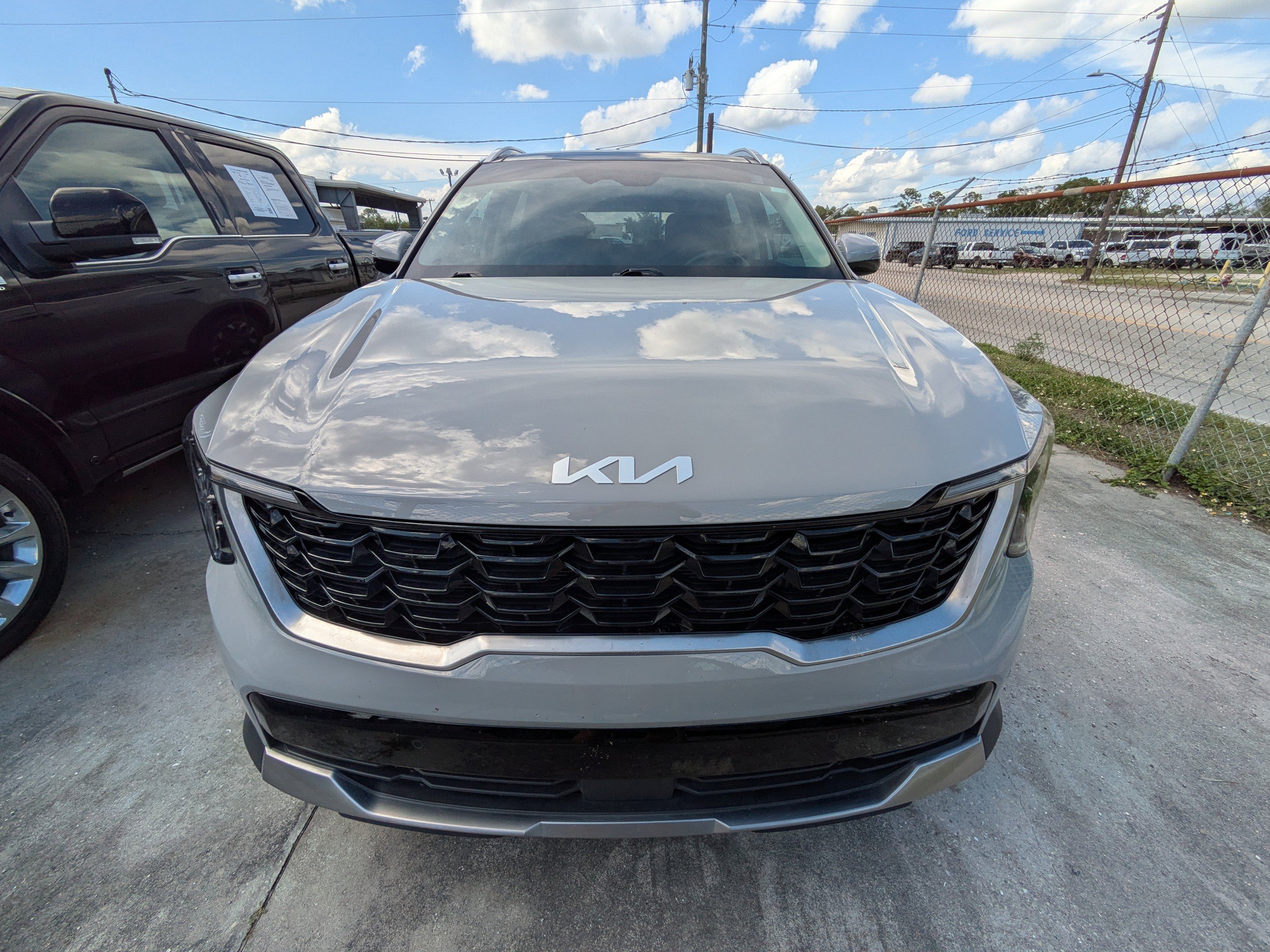 Used 2025 Kia Sorento EX w/ Panoramic Sunroof Package FWD image 3