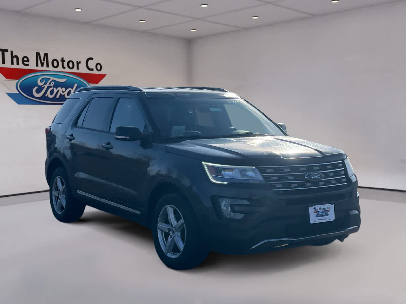 Certified 2017 Ford Explorer XLT w/ Equipment Group 202A AWD/4WD image 7