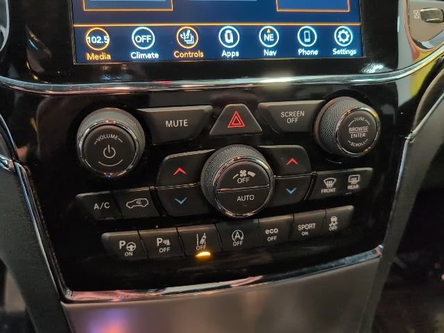 Used 2022 Jeep Grand Cherokee Limited w/ Technology Group AWD/4WD image 24