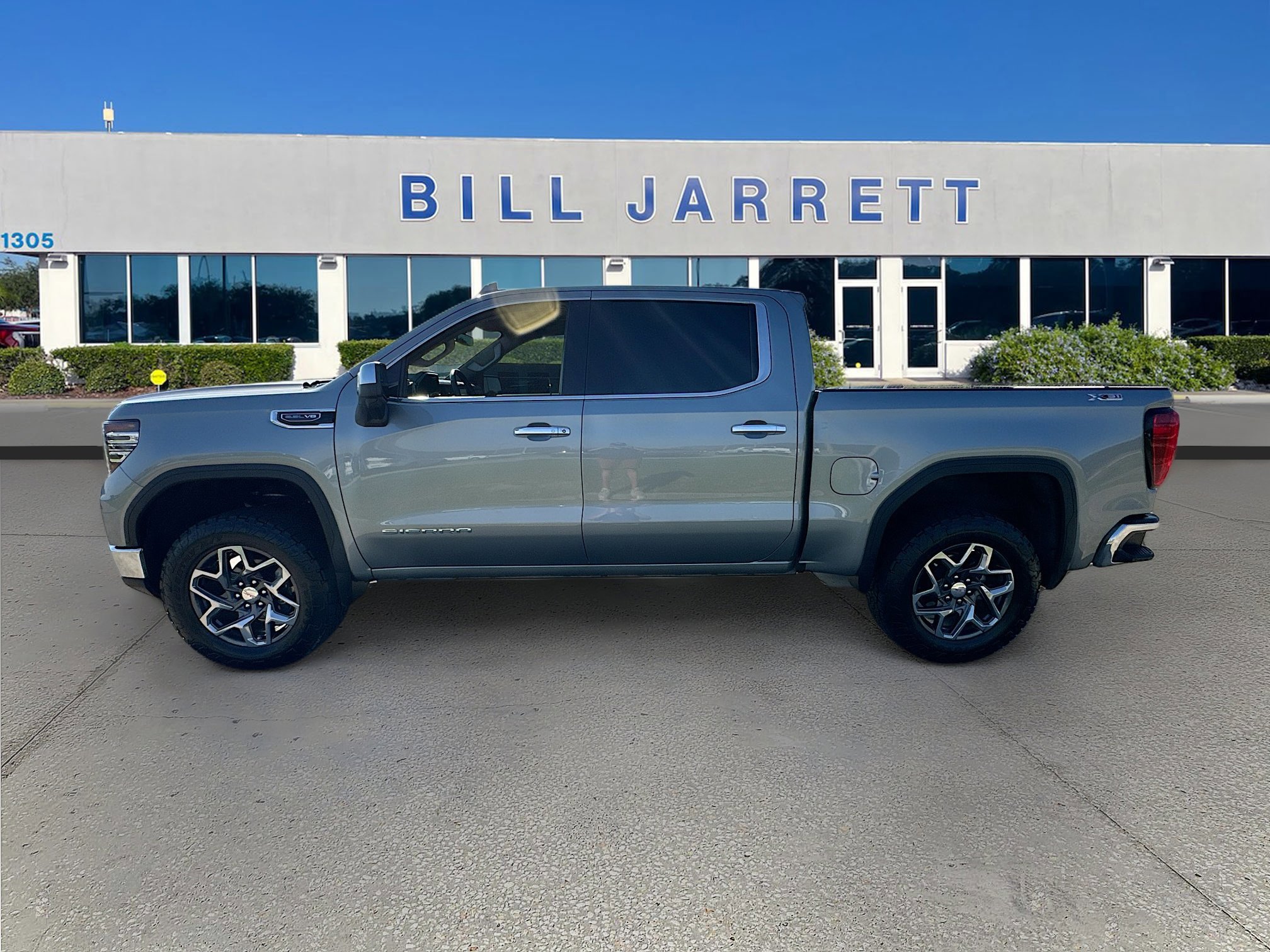 Used 2024 GMC Sierra 1500 SLT w/ SLT Premium Package image 2