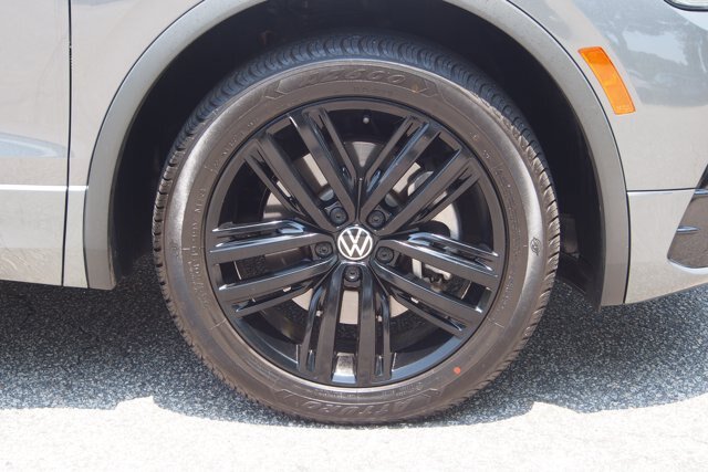 Used 2022 Volkswagen Tiguan SE R-Line AWD/4WD image 10