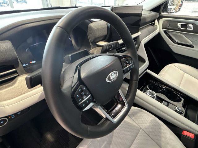 Certified 2025 Ford Explorer Platinum w/ LUX Leather Package AWD/4WD image 9