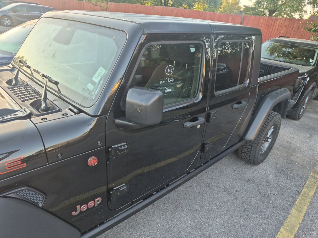 Used 2026 Jeep Gladiator Mojave AWD/4WD image 9