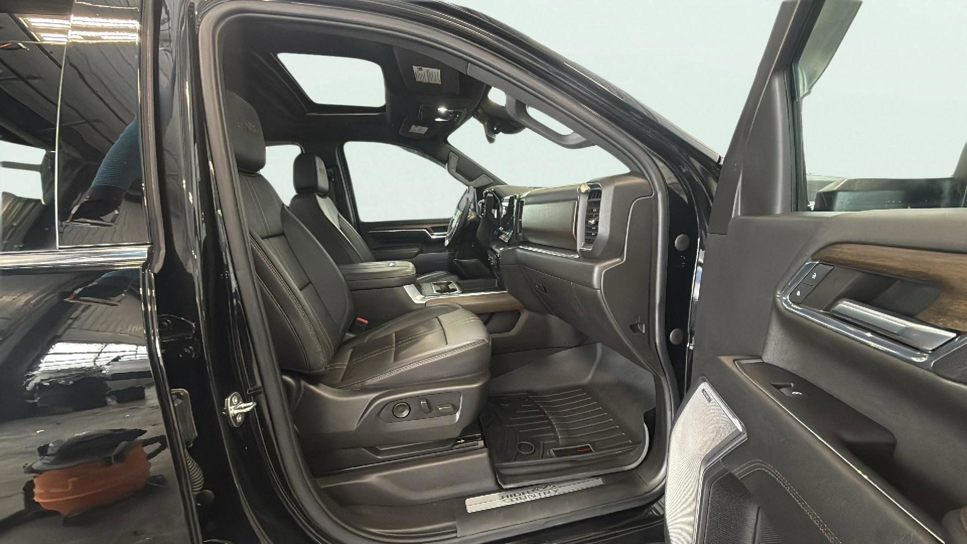 Used 2024 Chevrolet Silverado 2500 High Country w/ Z71 Off-Road Package image 17