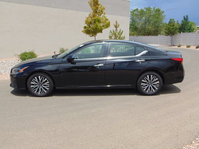 Used 2025 Nissan Altima 2.5 SV FWD image 3