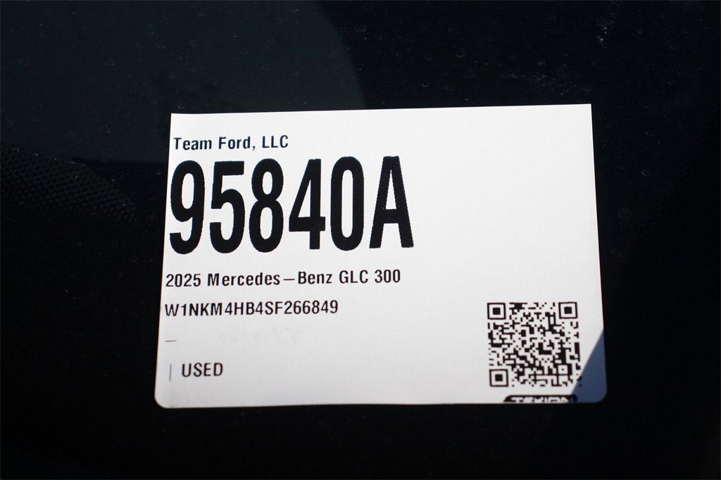 Used 2025 Mercedes-Benz GLC 300 4MATIC image 31