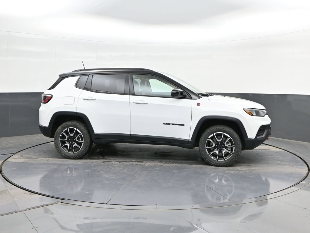 Used 2025 Jeep Compass Trailhawk AWD/4WD image 24