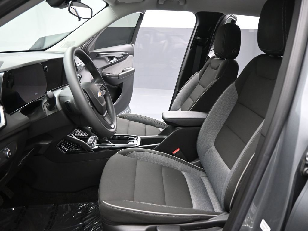 Used 2024 Chevrolet TrailBlazer LS image 37