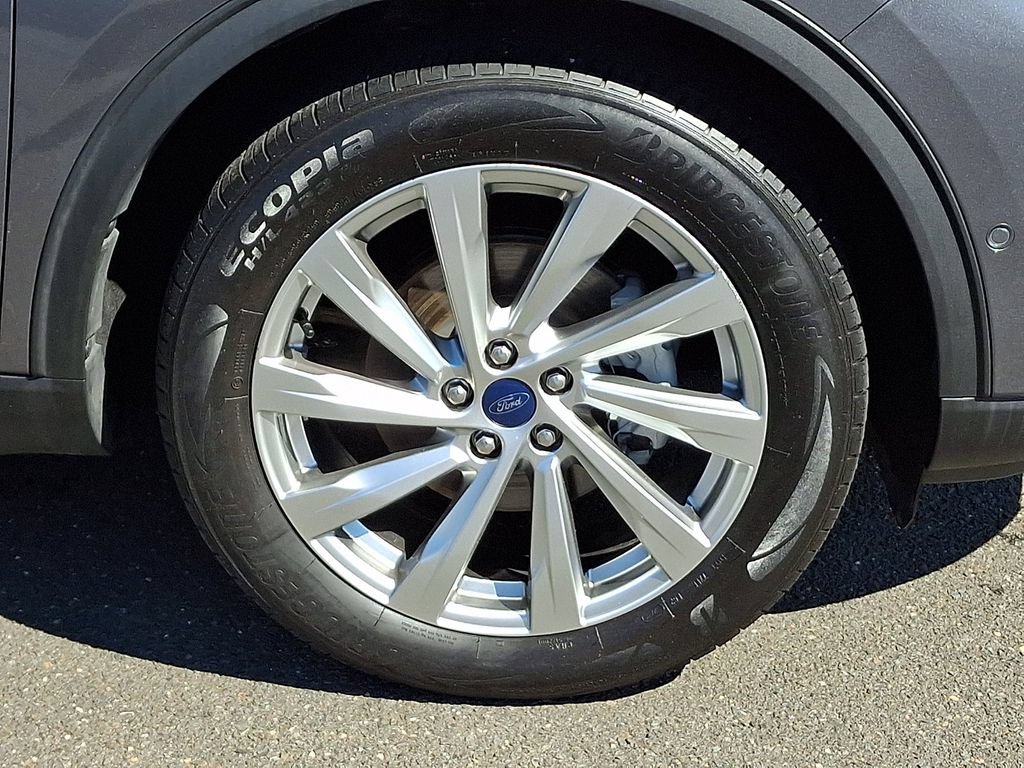 Certified 2022 Ford Escape Titanium w/ Titanium Elite Package AWD/4WD image 8