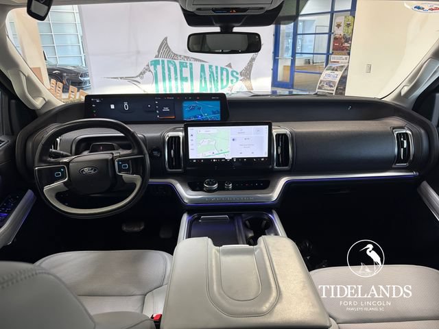 Certified 2025 Ford Expedition Platinum w/ Driver's Package AWD/4WD image 16
