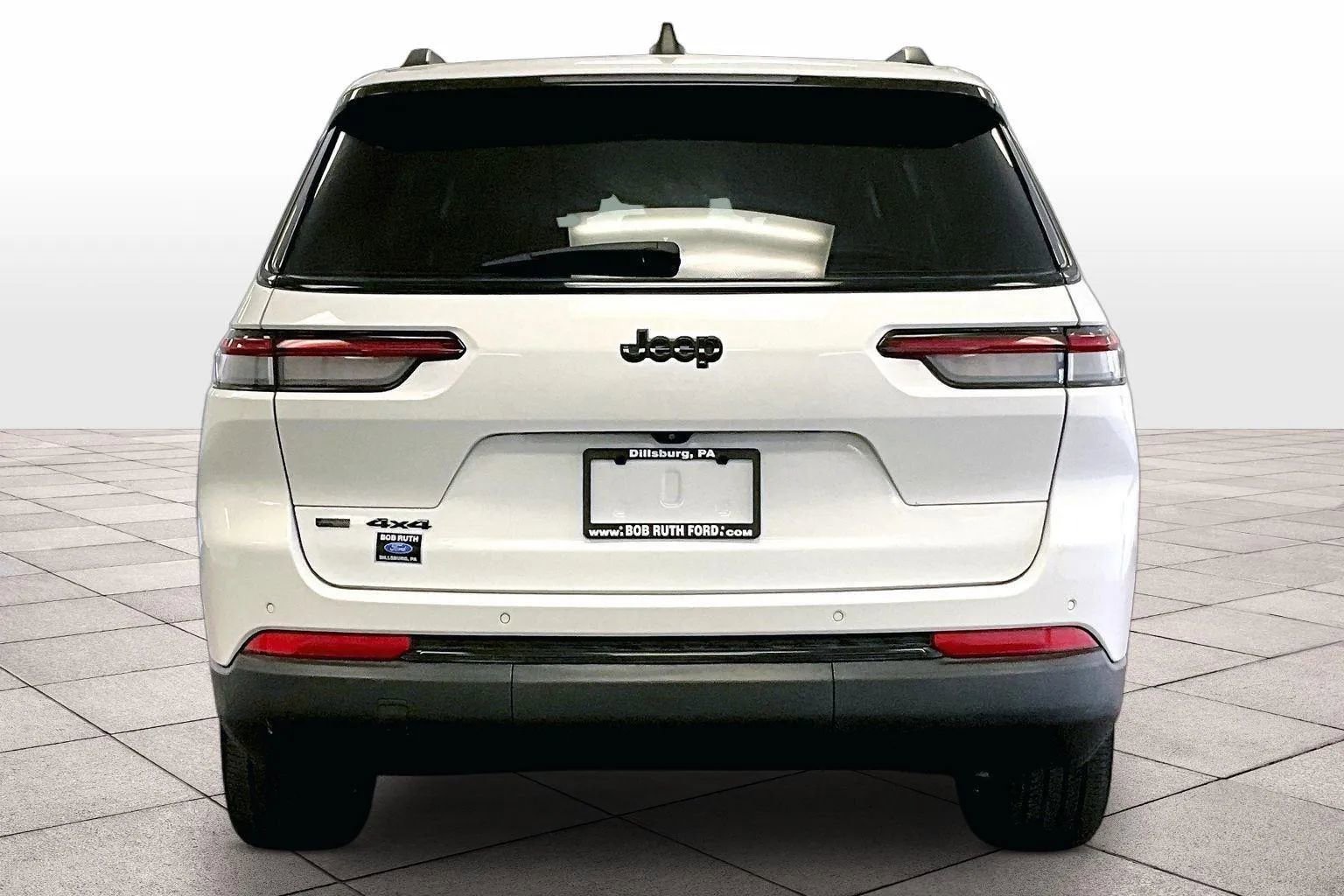 Used 2023 Jeep Grand Cherokee L Laredo image 4