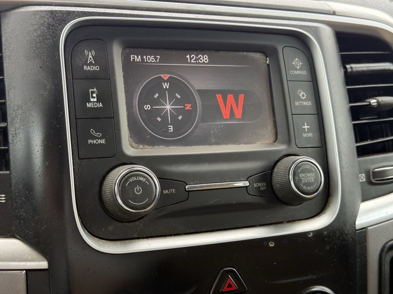 Used 2021 RAM 1500 Classic SLT AWD/4WD image 18