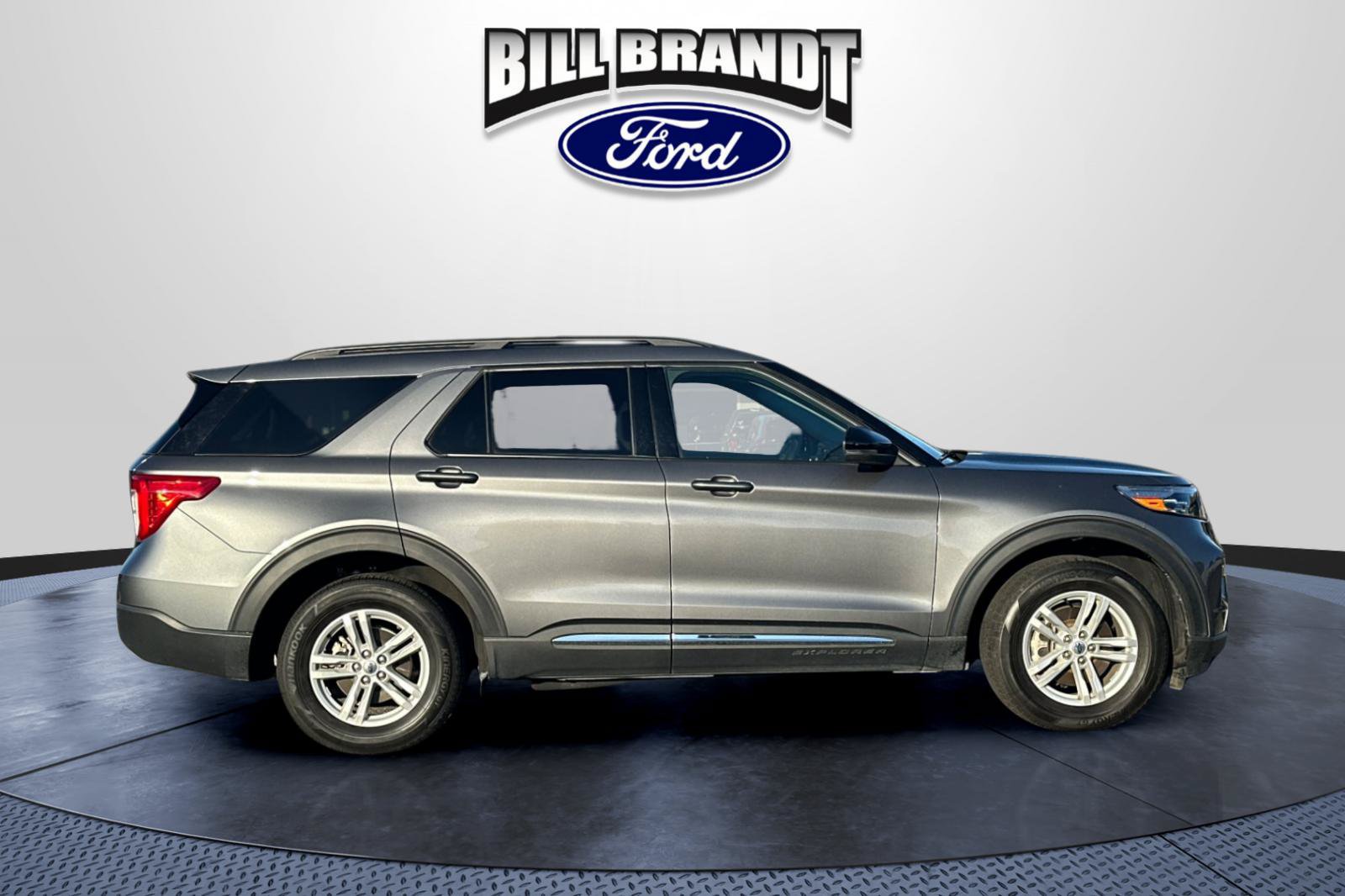 Certified 2024 Ford Explorer XLT w/ Equipment Group 202A AWD/4WD image 2