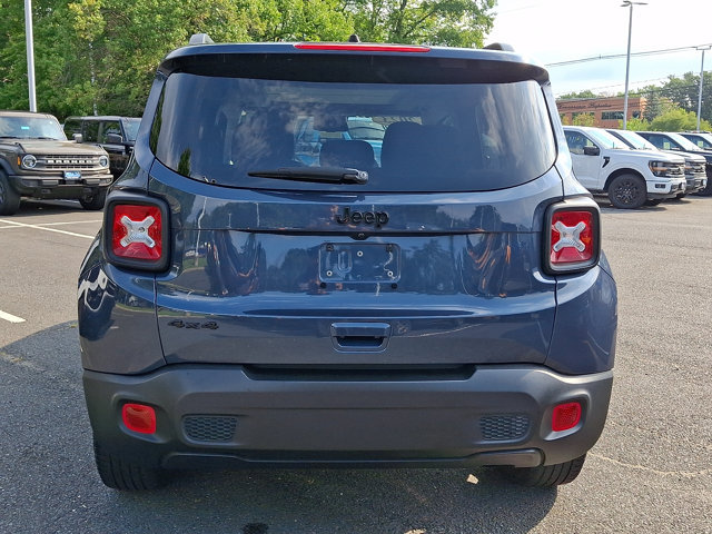 Used 2023 Jeep Renegade Altitude w/ Sun/Sound Group AWD/4WD image 9
