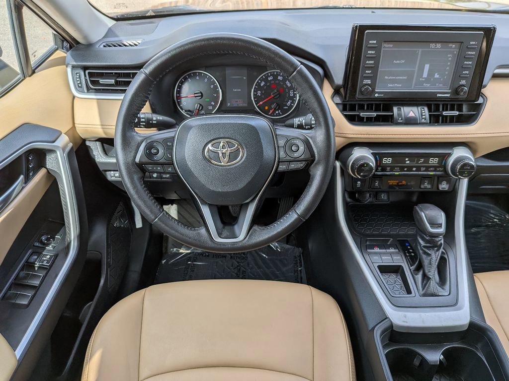 Used 2021 Toyota RAV4 XLE Premium image 17