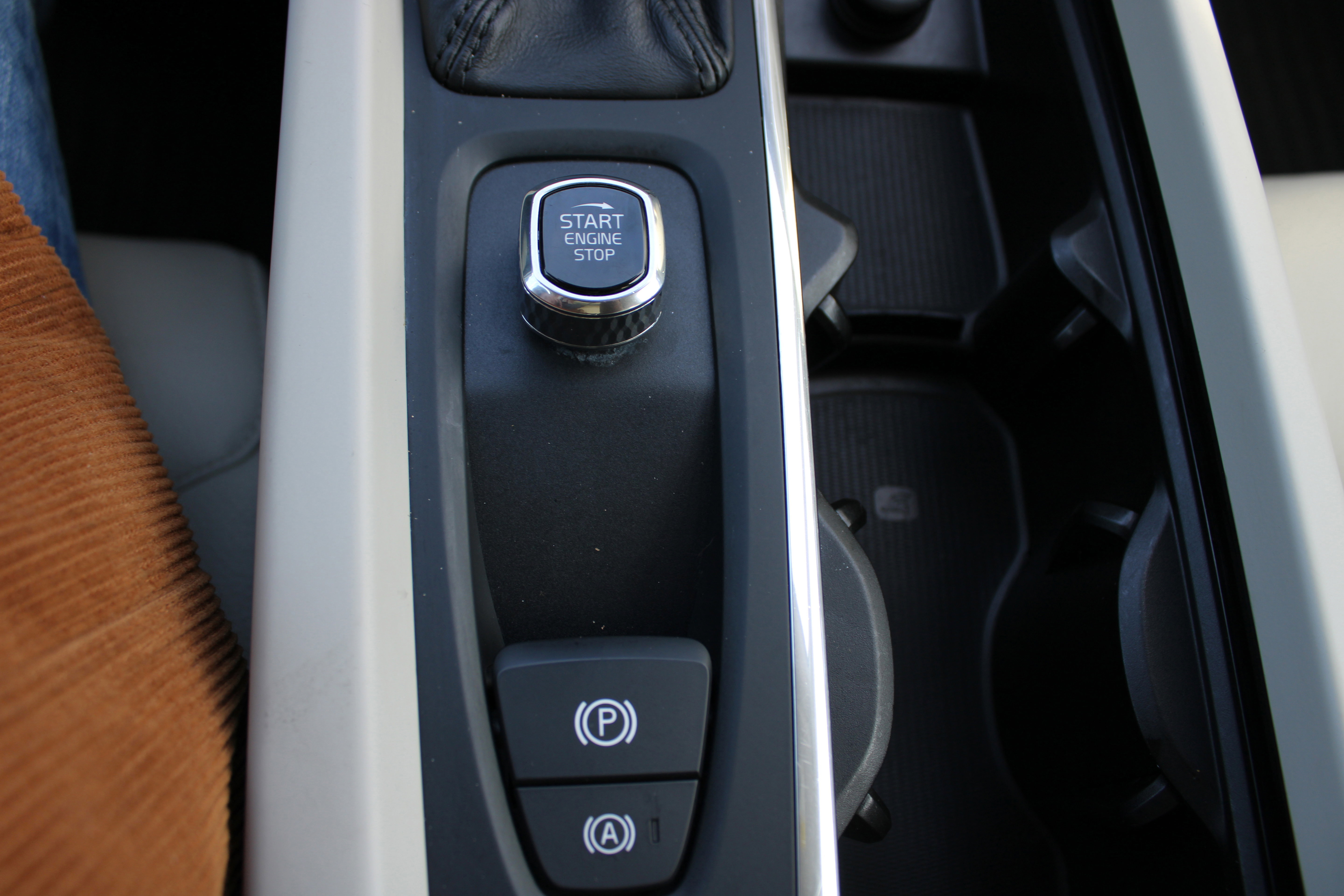 Used 2018 Volvo XC60 T6 Momentum w/ Protection Package Premier image 21