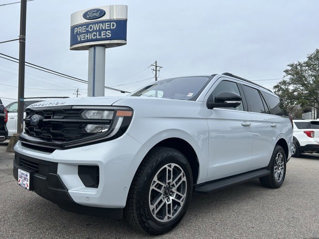 Certified 2025 Ford Expedition Active image 2