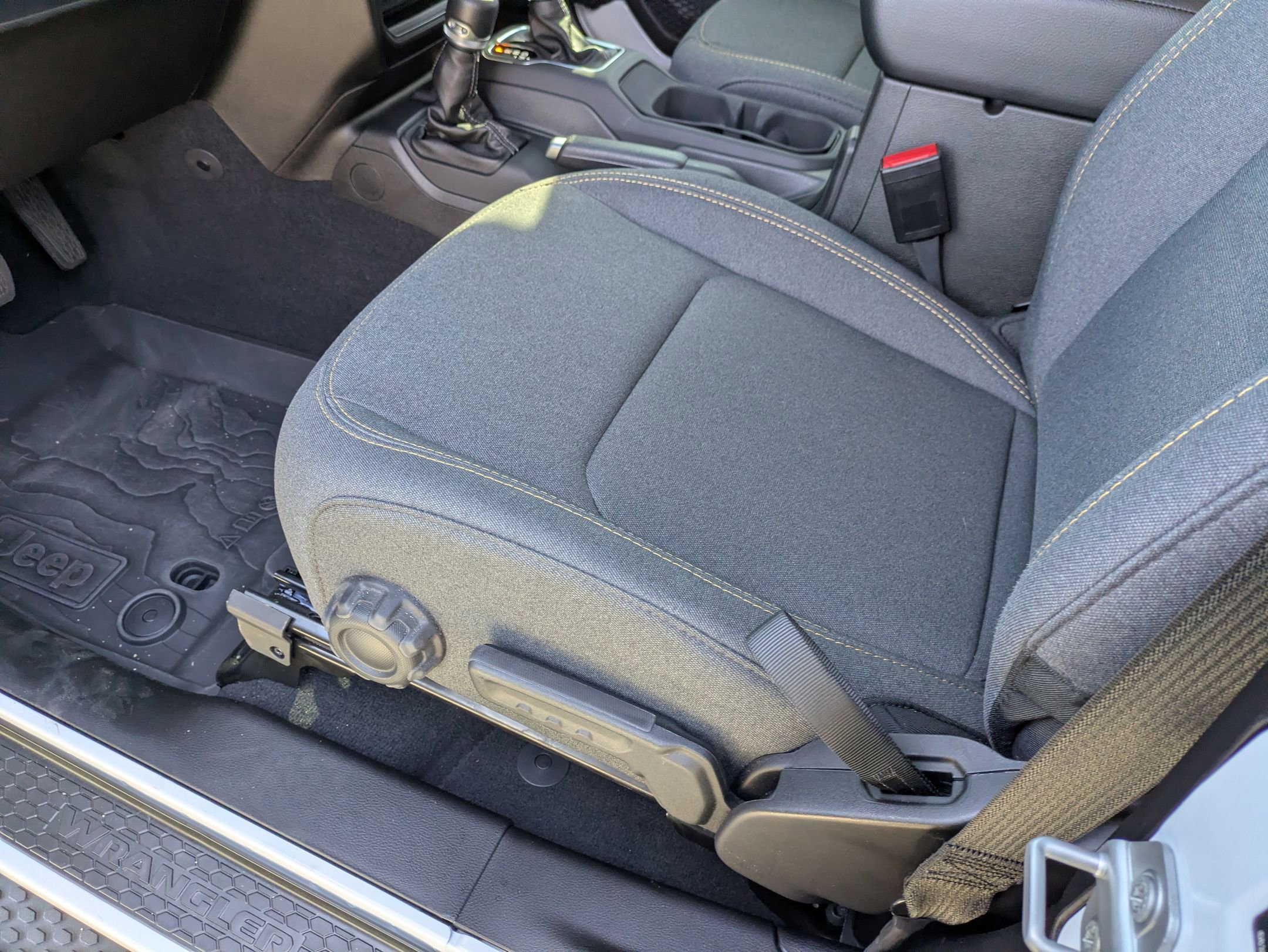 Used 2025 Jeep Wrangler Sport image 13