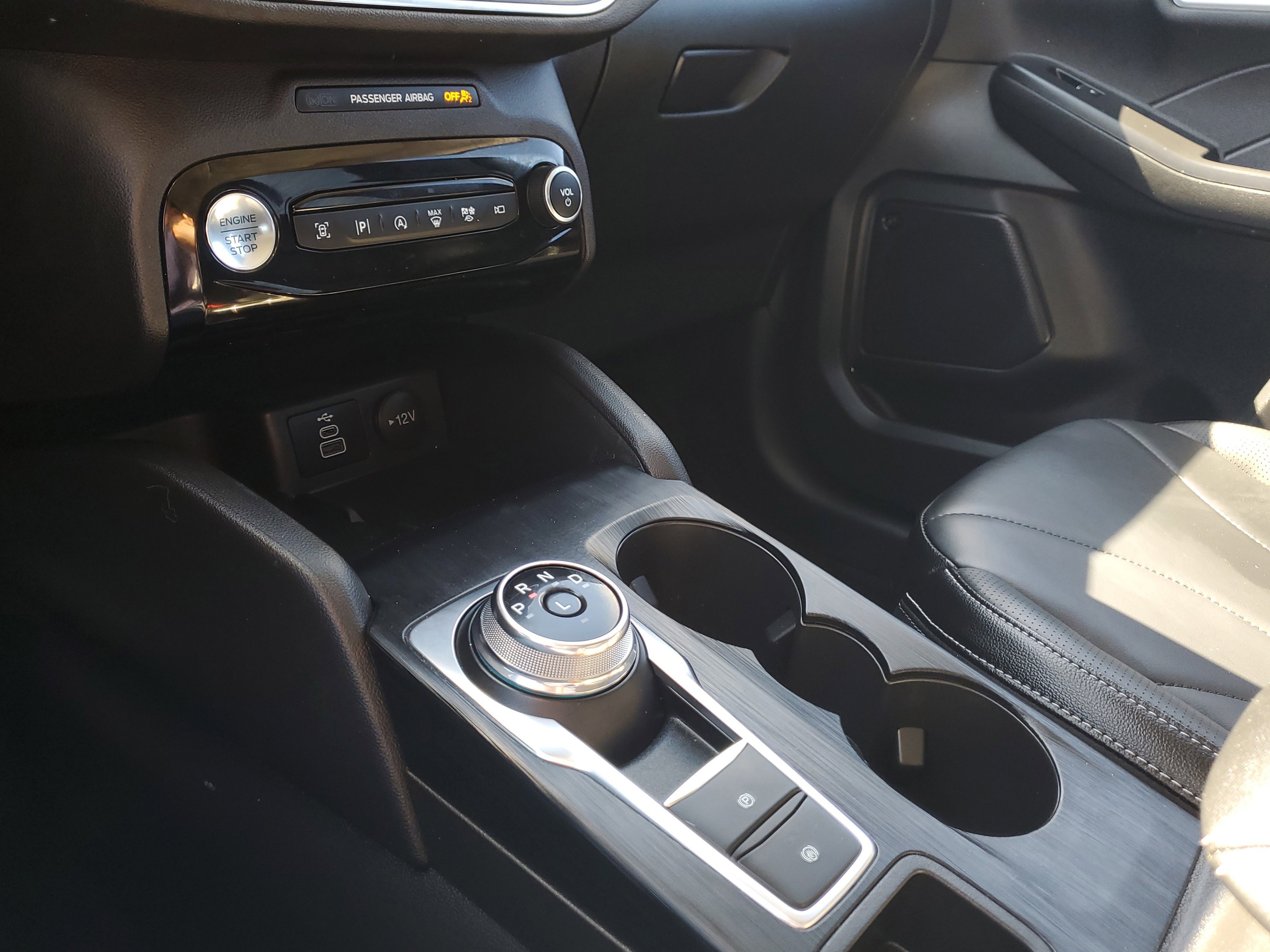 Certified 2025 Ford Escape Platinum w/ Premium Technology Package image 28