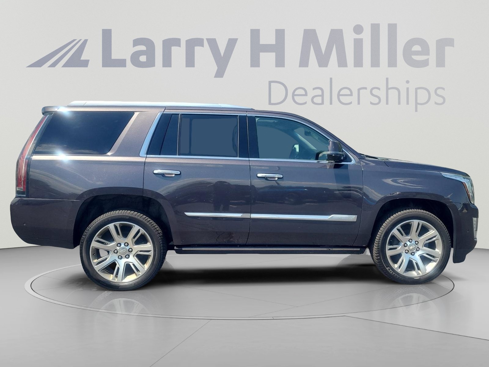 Used 2017 Cadillac Escalade Premium Luxury AWD/4WD image 6