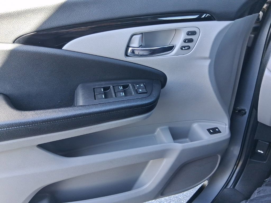 Used 2018 Honda Pilot Touring image 13