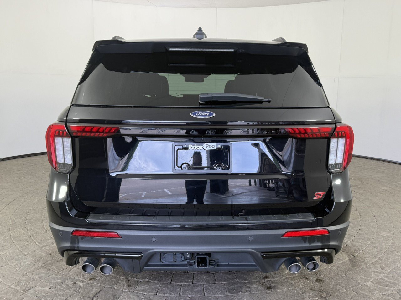 Certified 2025 Ford Explorer ST RWD image 6