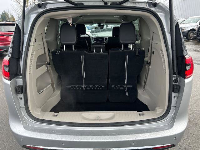 Used 2024 Chrysler Pacifica Touring-L image 33