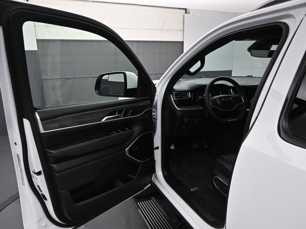 Used 2022 Jeep Wagoneer Series III w/ Premium Group I image 8