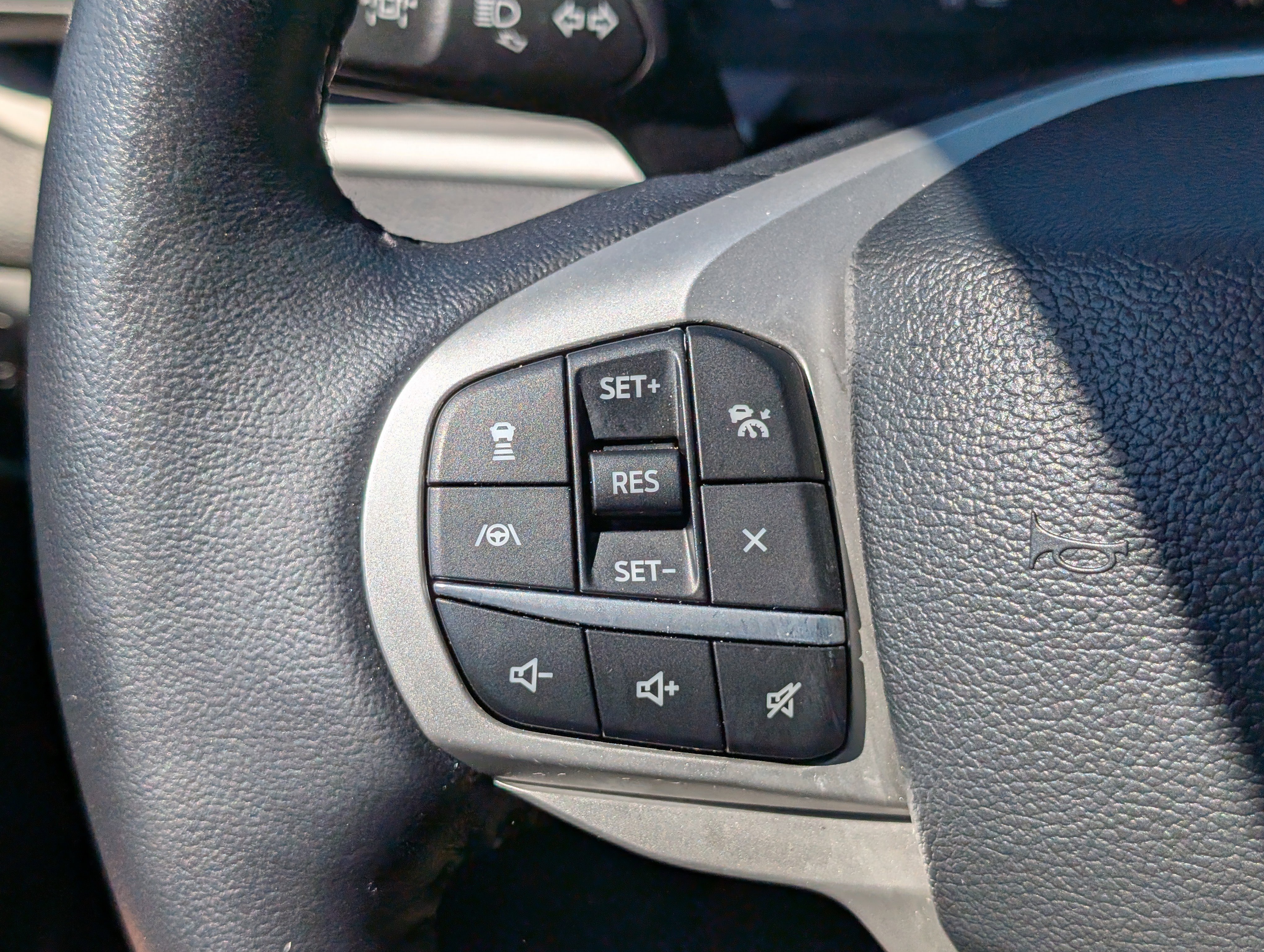 Certified 2023 Ford Explorer XLT w/ Equipment Group 202A AWD/4WD image 27