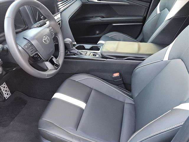 Used 2025 Toyota Camry SE w/ Convenience Package FWD image 15
