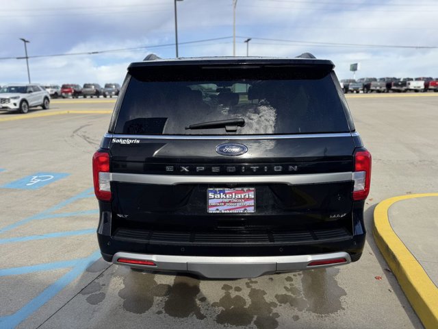 Certified 2024 Ford Expedition Max XLT image 3
