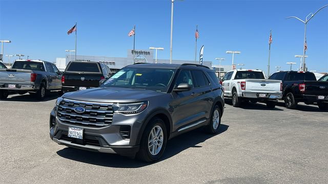Certified 2025 Ford Explorer Active RWD image 8