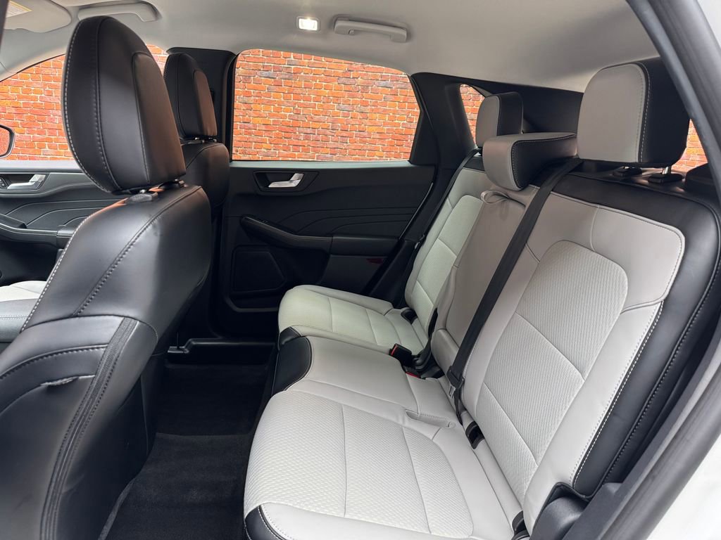Certified 2025 Ford Escape SE FWD image 28
