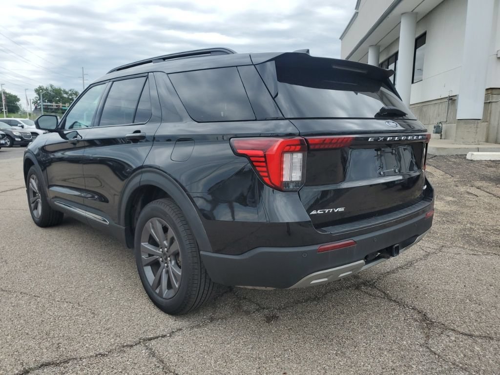Certified 2025 Ford Explorer Active w/ Active Comfort Package AWD/4WD image 6