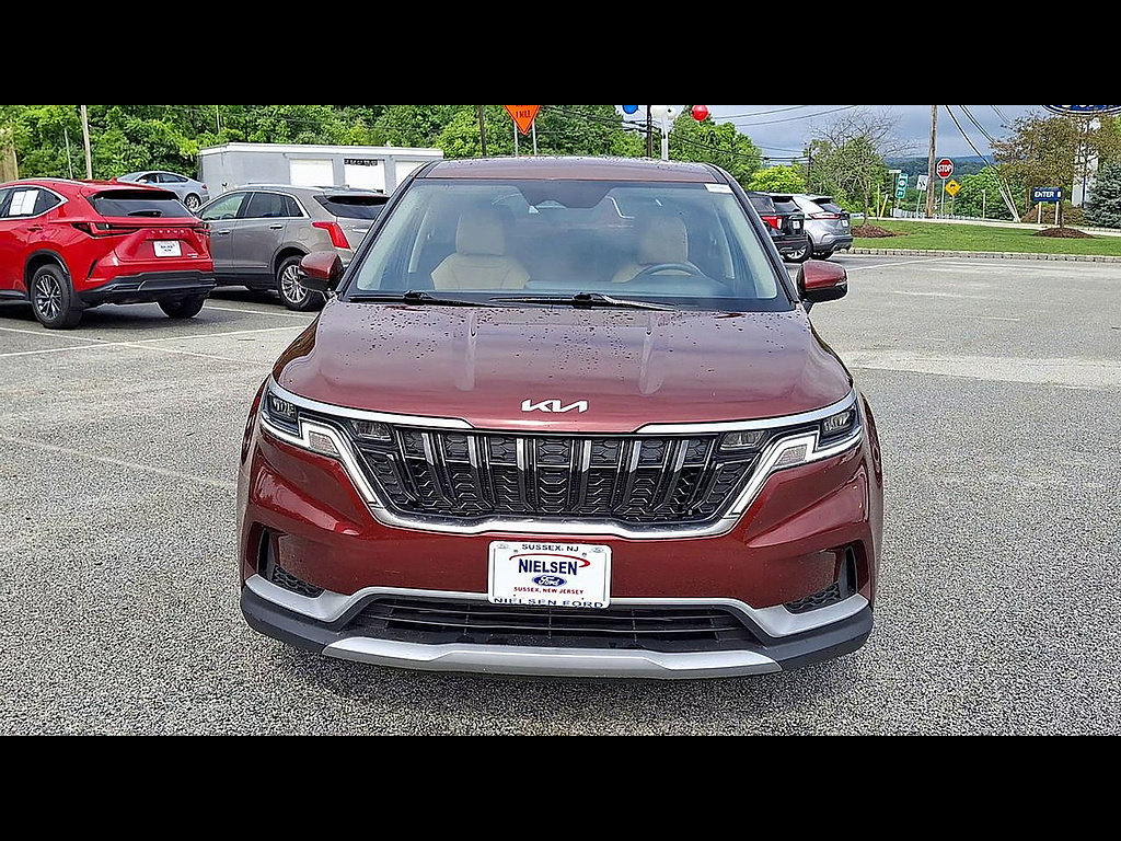 Used 2024 Kia Carnival LX FWD image 3