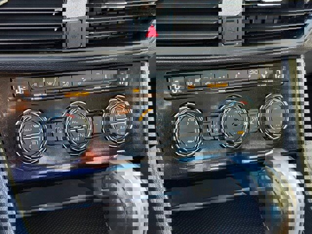 Used 2021 Volkswagen Jetta SE w/ SE Cold Weather Package image 26