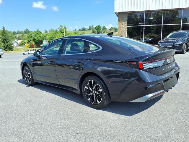 Used 2025 Hyundai Sonata SEL FWD image 2