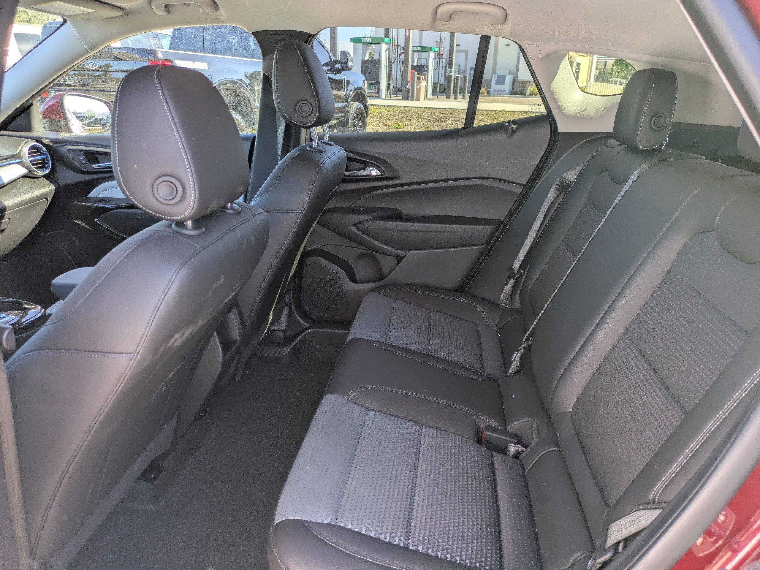 Used 2025 Chevrolet Trax LT w/ LT Convenience Package image 15