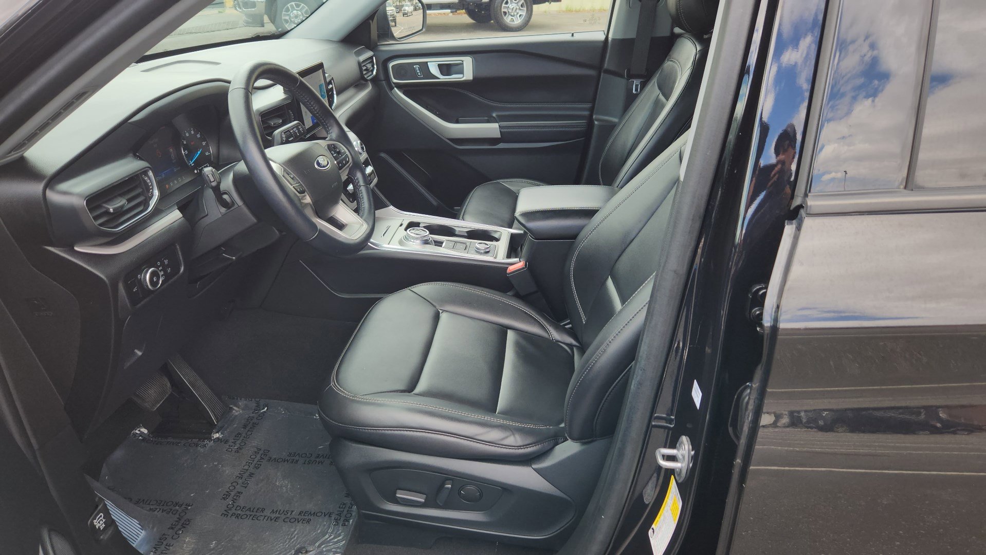 Certified 2023 Ford Explorer XLT w/ Equipment Group 202A AWD/4WD image 23