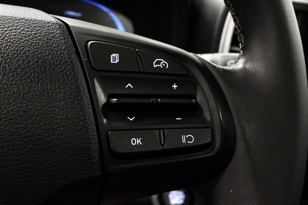Used 2025 Hyundai Venue SEL FWD image 28