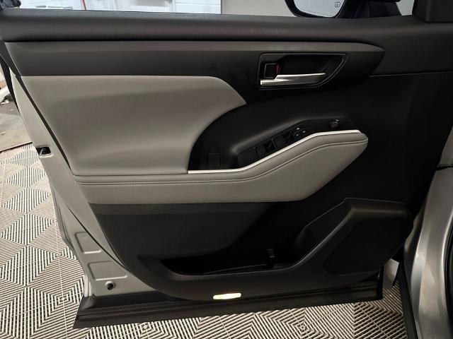 Used 2023 Toyota Highlander L image 15