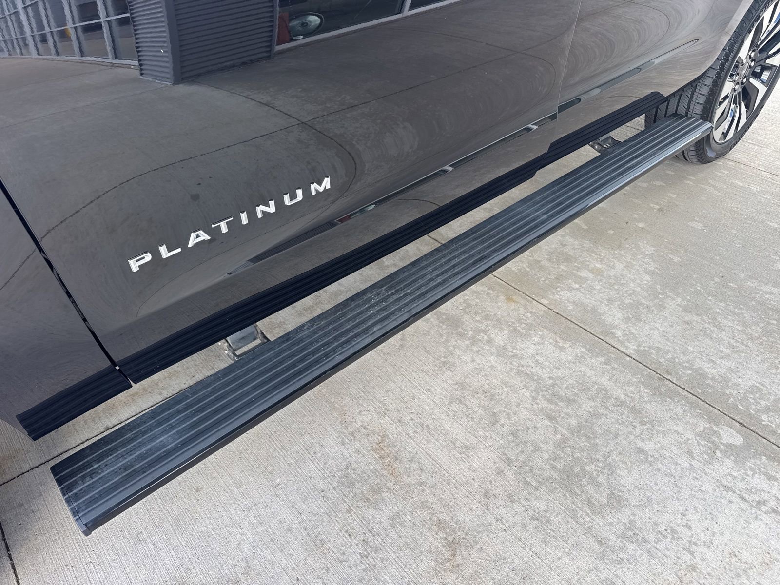 Certified 2025 Ford Expedition Max Platinum w/ Driver's Package AWD/4WD image 18