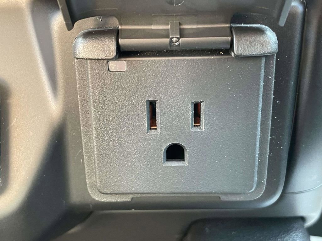 Used 2020 Chevrolet Silverado 1500 LTZ w/ LTZ Premium Package image 26